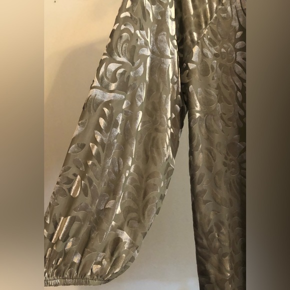 Simply Elegant Women Stylish Embossed Velvet Floral Leaves Design Blouse… - Picture 6 of 11